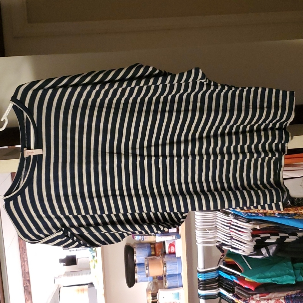 Worn a handful of times.  Navy and White J-Mode Top